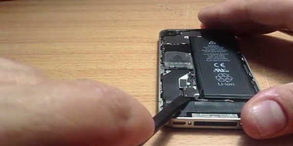 Как заменить аккумулятор в iPhone 4s